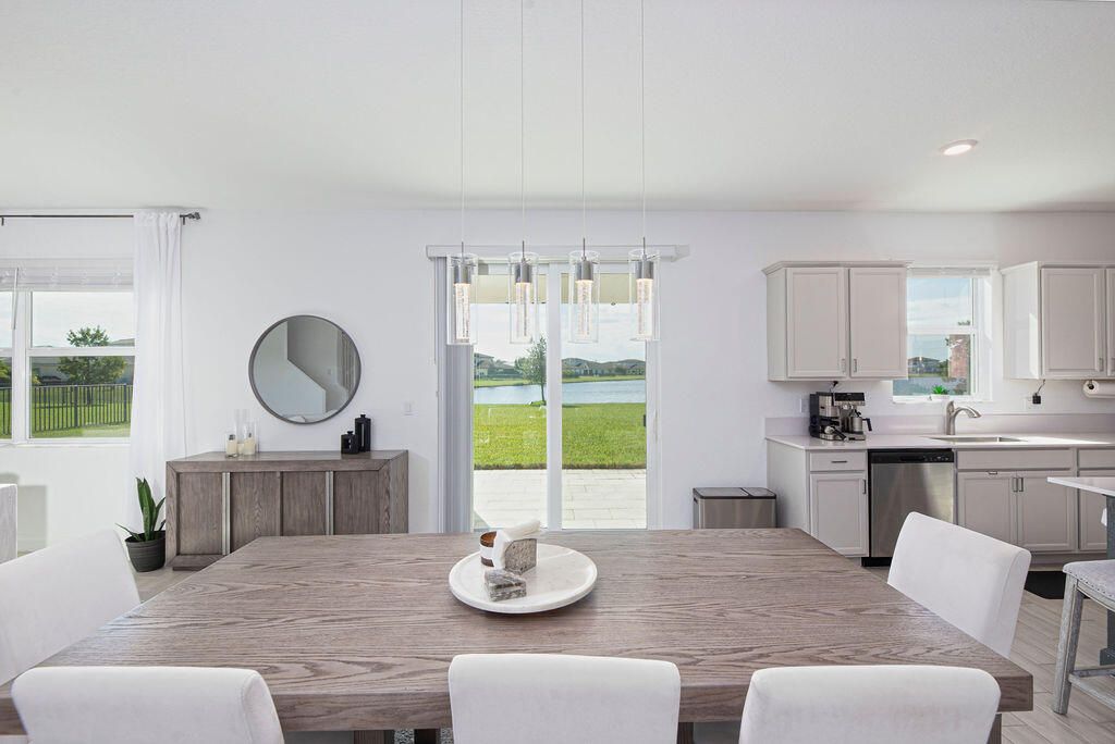 For Sale: $589,900 (4 beds, 2 baths, 3104 Square Feet)