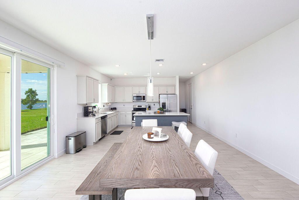 For Sale: $589,900 (4 beds, 2 baths, 3104 Square Feet)