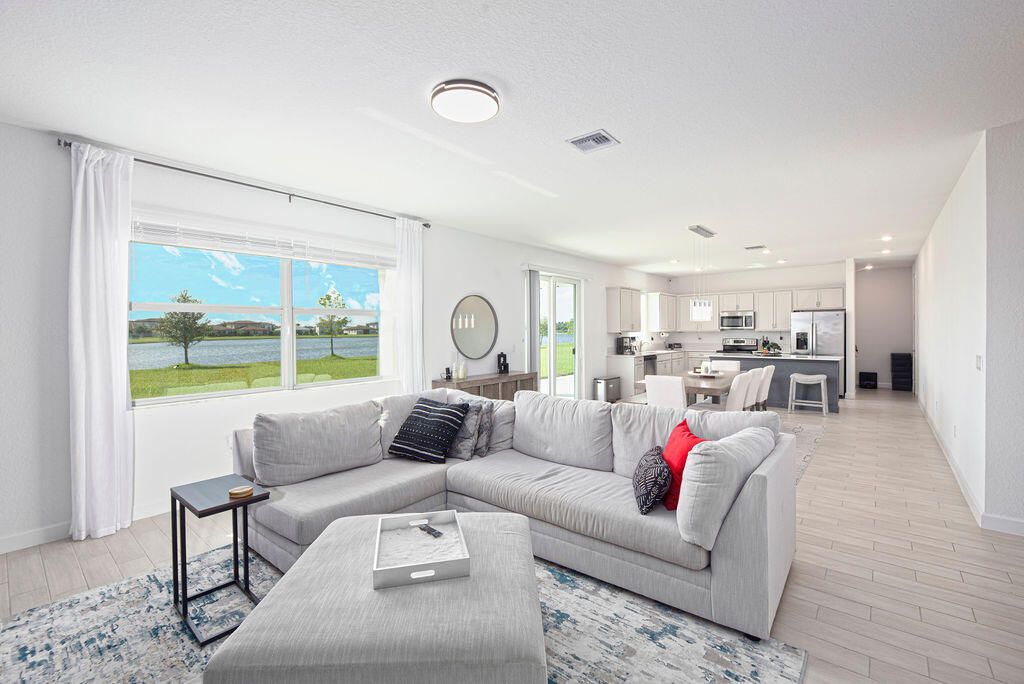 For Sale: $589,900 (4 beds, 2 baths, 3104 Square Feet)