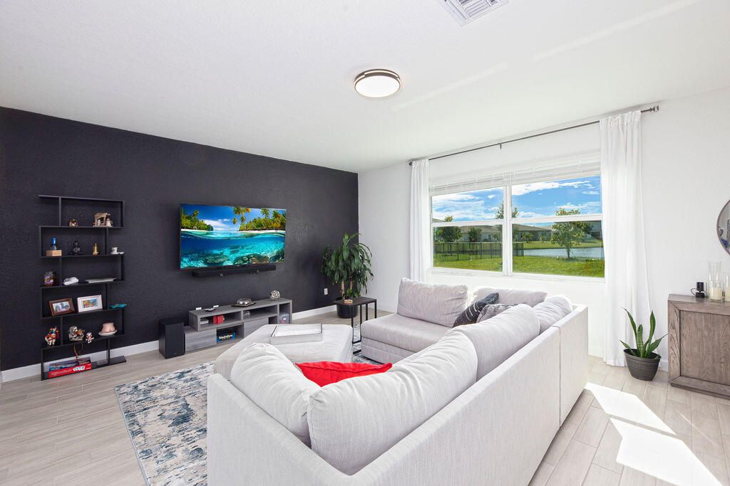 For Sale: $589,900 (4 beds, 2 baths, 3104 Square Feet)