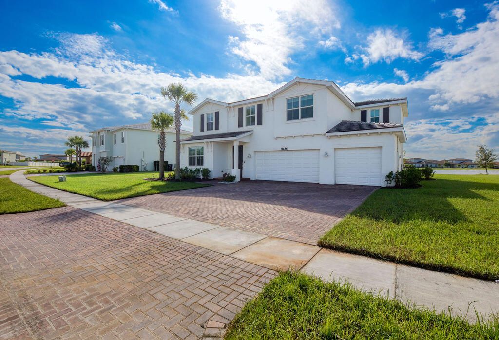 For Sale: $589,900 (4 beds, 2 baths, 3104 Square Feet)