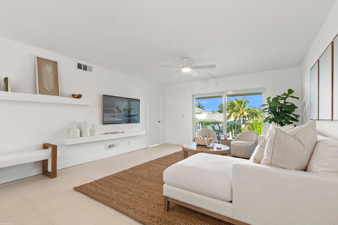 出租: $12,500 (2 贝兹, 2 浴室, 1143 平方英尺)