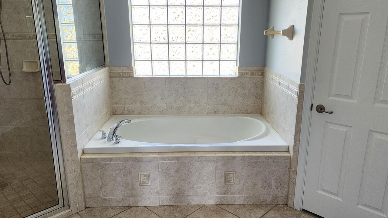 For Rent: $2,700 (4 beds, 3 baths, 2221 Square Feet)