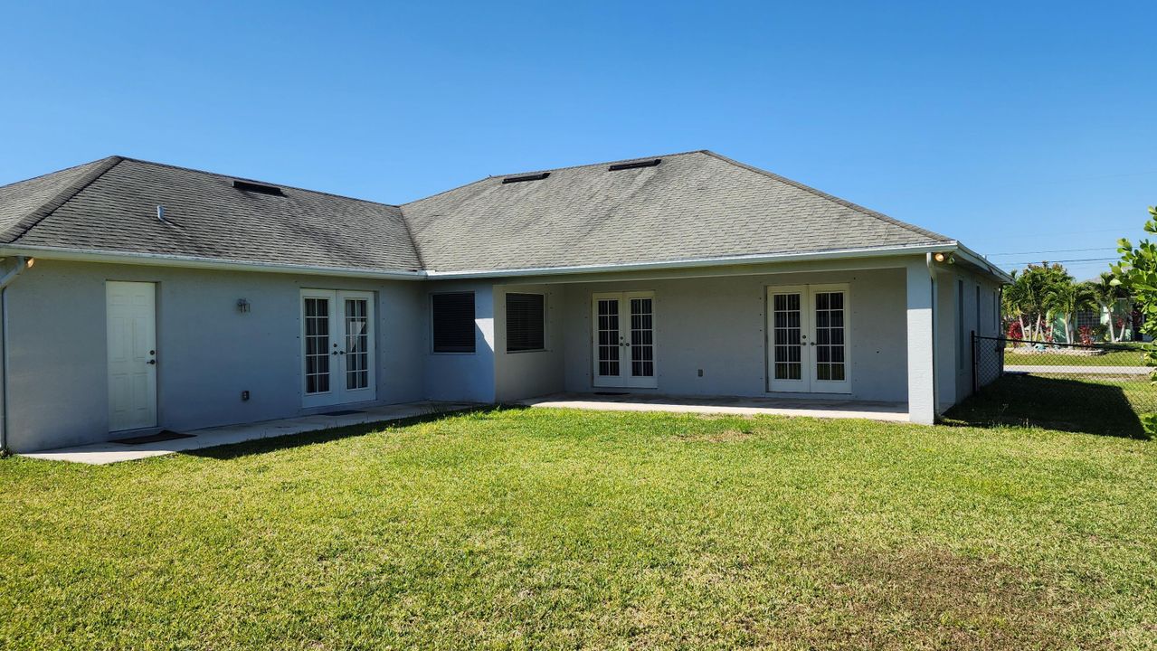 For Rent: $2,700 (4 beds, 3 baths, 2221 Square Feet)