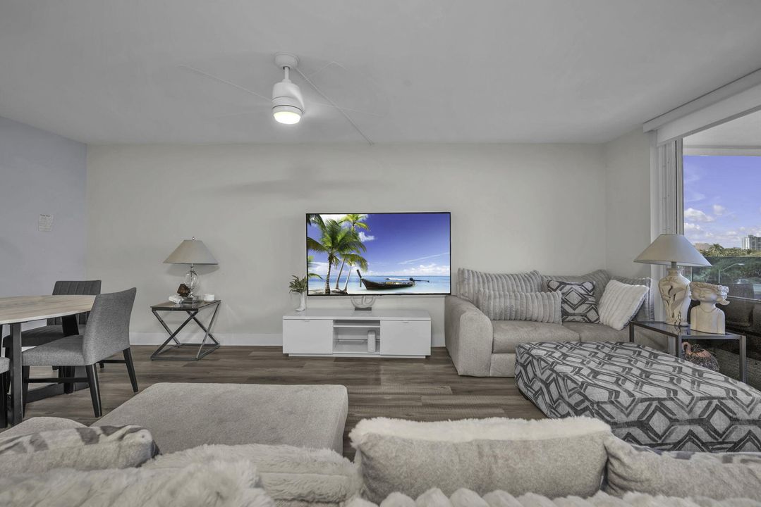 For Sale: $552,700 (2 beds, 2 baths, 1000 Square Feet)