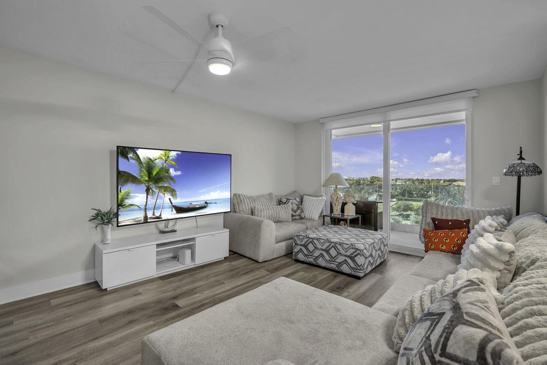 For Sale: $552,700 (2 beds, 2 baths, 1000 Square Feet)