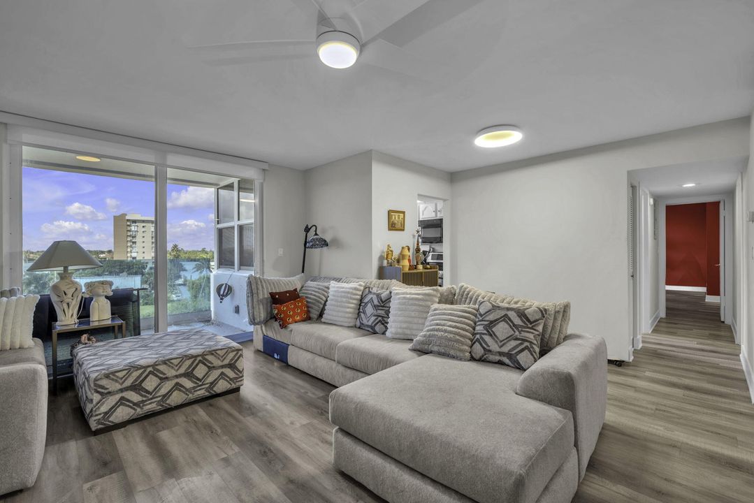 For Sale: $552,700 (2 beds, 2 baths, 1000 Square Feet)