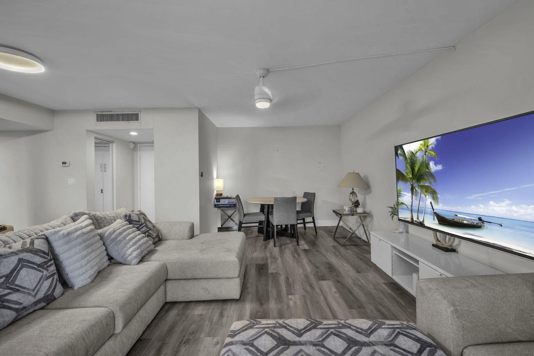 For Sale: $552,700 (2 beds, 2 baths, 1000 Square Feet)