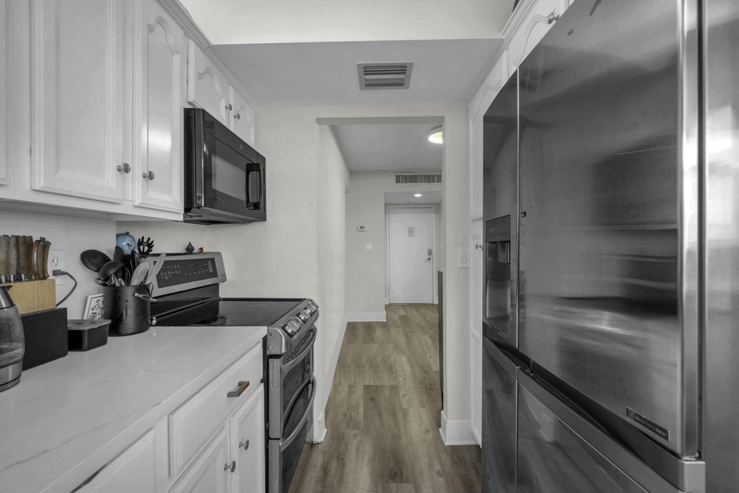 For Sale: $552,700 (2 beds, 2 baths, 1000 Square Feet)