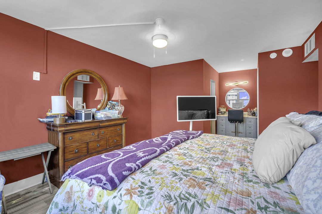 For Sale: $552,700 (2 beds, 2 baths, 1000 Square Feet)