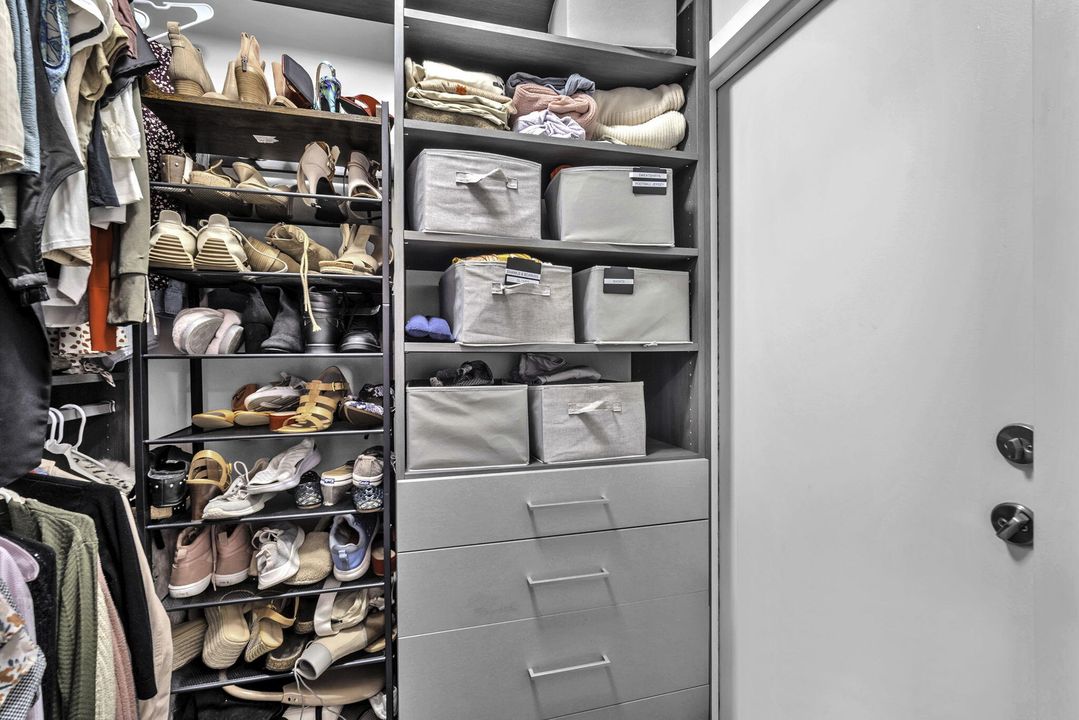 For Sale: $552,700 (2 beds, 2 baths, 1000 Square Feet)