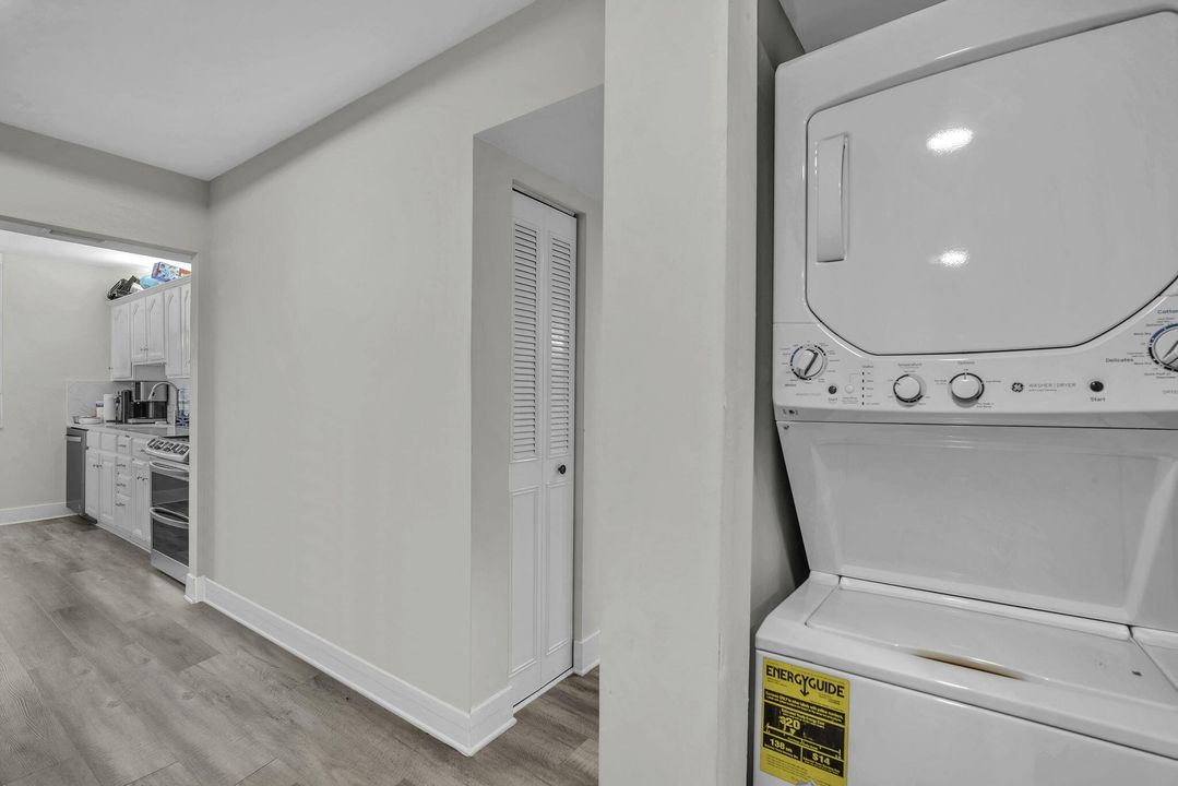 For Sale: $552,700 (2 beds, 2 baths, 1000 Square Feet)