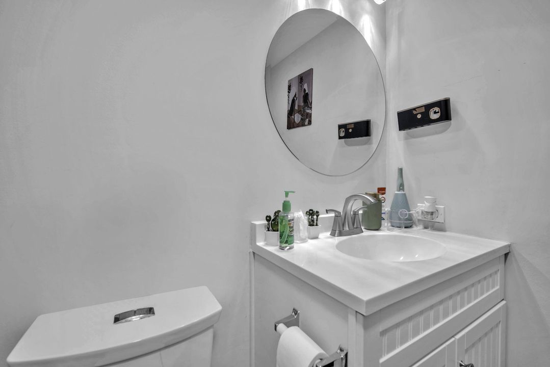 For Sale: $552,700 (2 beds, 2 baths, 1000 Square Feet)