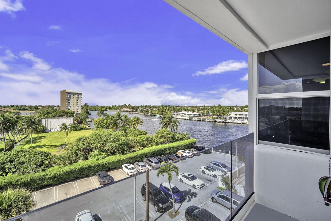 For Sale: $552,700 (2 beds, 2 baths, 1000 Square Feet)