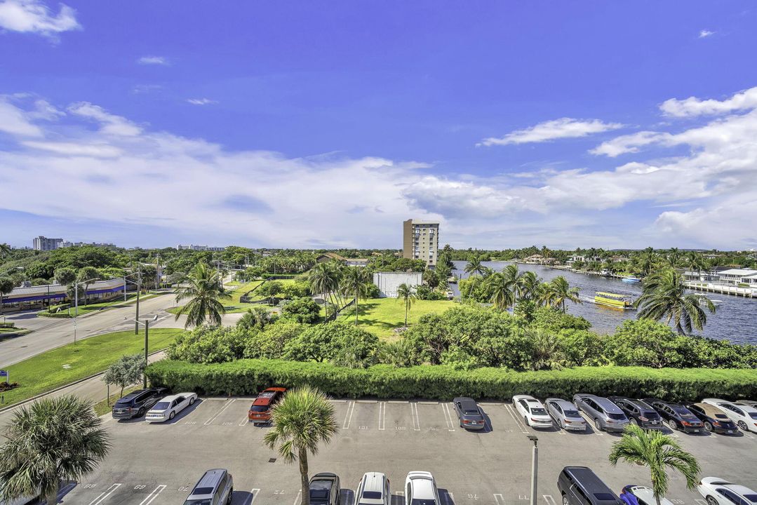 For Sale: $552,700 (2 beds, 2 baths, 1000 Square Feet)