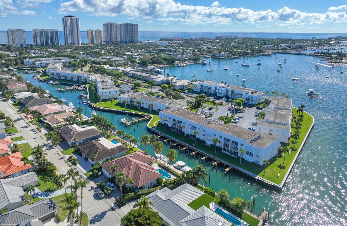 出租: $12,500 (2 贝兹, 2 浴室, 1143 平方英尺)