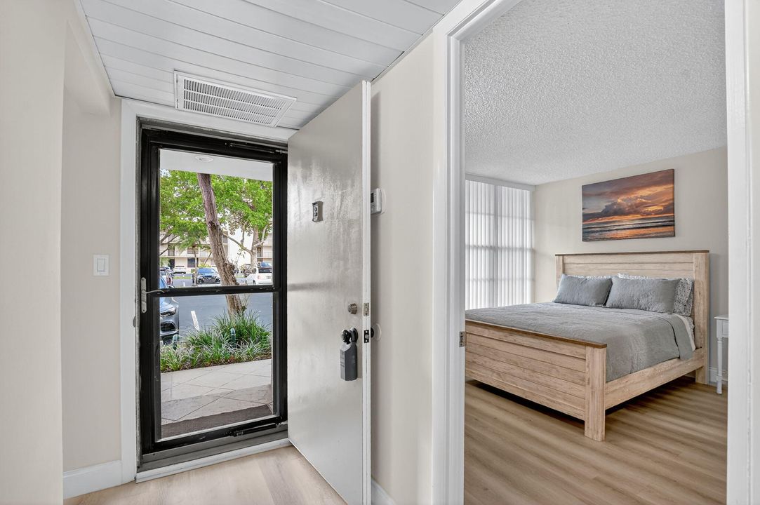 For Rent: $5,500 (2 beds, 2 baths, 1130 Square Feet)