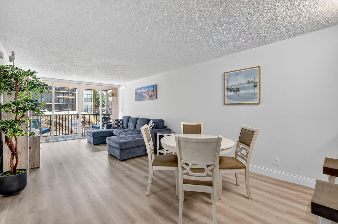 For Rent: $5,500 (2 beds, 2 baths, 1130 Square Feet)