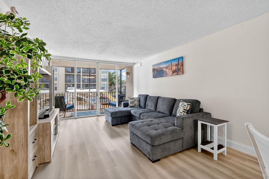 For Rent: $5,500 (2 beds, 2 baths, 1130 Square Feet)