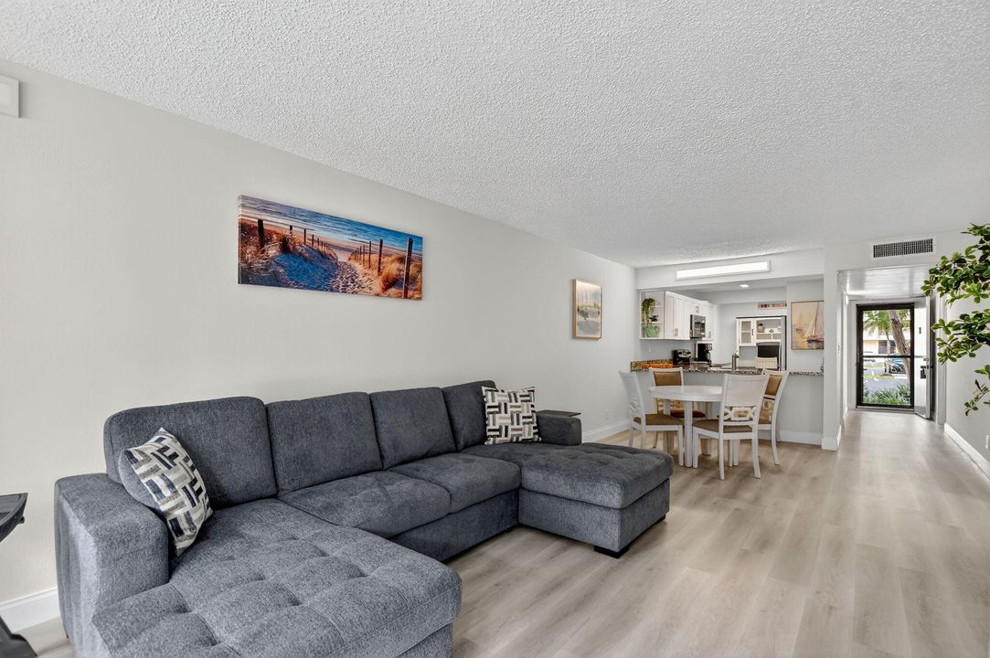 For Rent: $5,500 (2 beds, 2 baths, 1130 Square Feet)