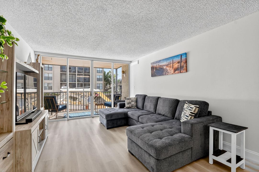 For Rent: $5,500 (2 beds, 2 baths, 1130 Square Feet)