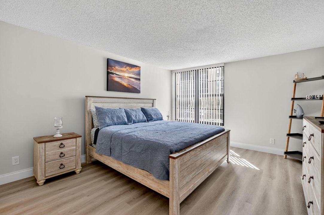 For Rent: $5,500 (2 beds, 2 baths, 1130 Square Feet)