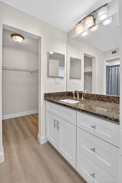 For Rent: $5,500 (2 beds, 2 baths, 1130 Square Feet)