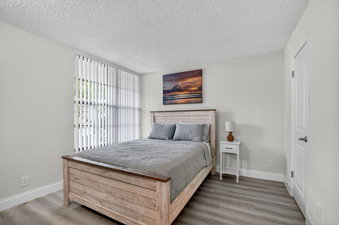 For Rent: $5,500 (2 beds, 2 baths, 1130 Square Feet)