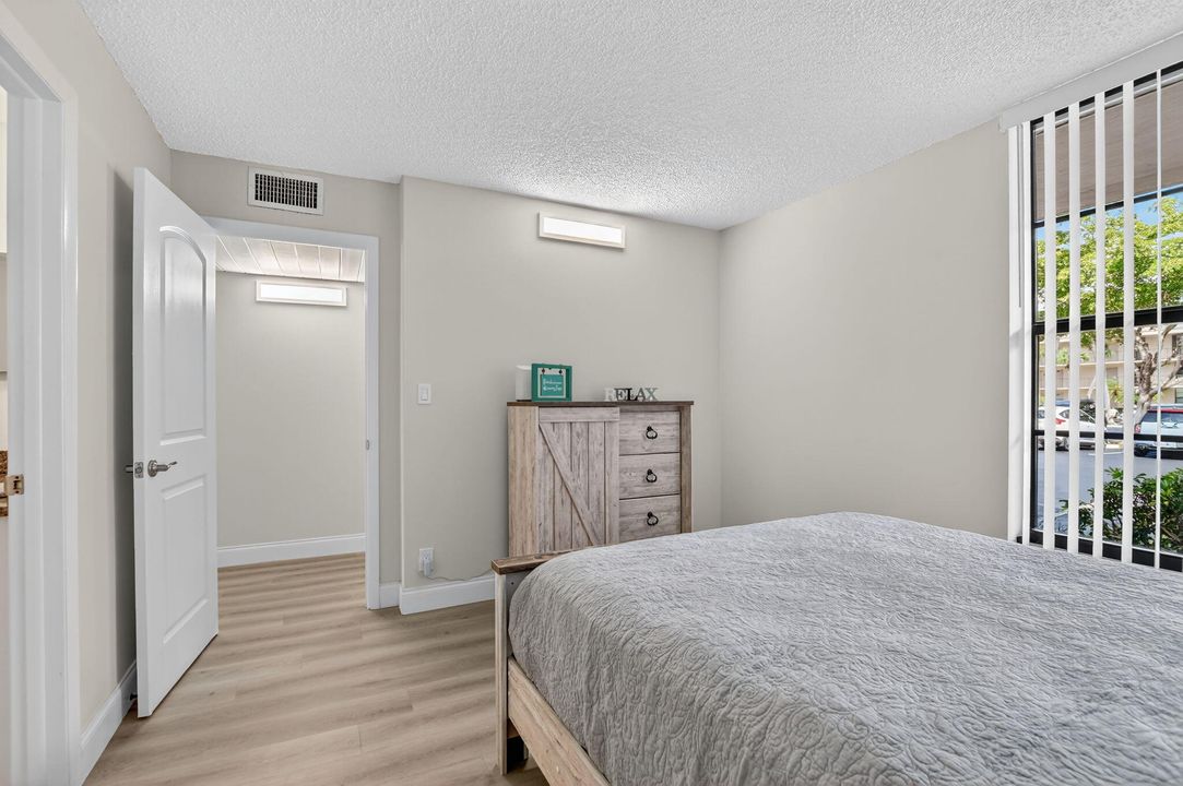 For Rent: $5,500 (2 beds, 2 baths, 1130 Square Feet)