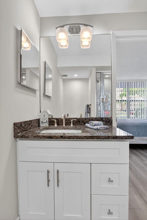 For Rent: $5,500 (2 beds, 2 baths, 1130 Square Feet)