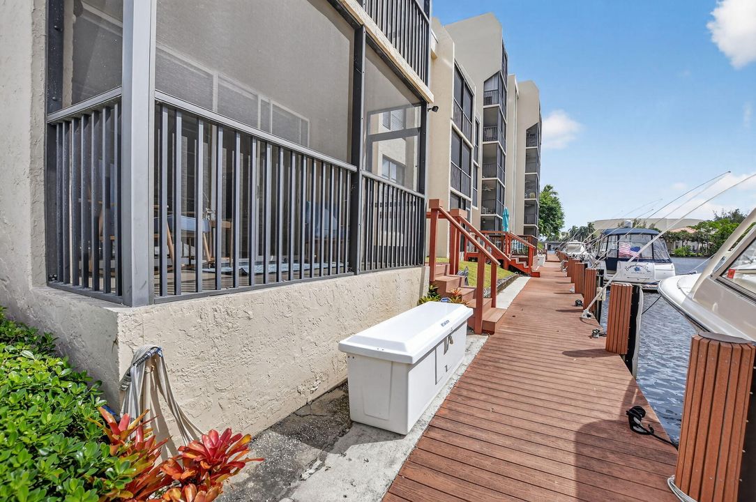 For Rent: $5,500 (2 beds, 2 baths, 1130 Square Feet)