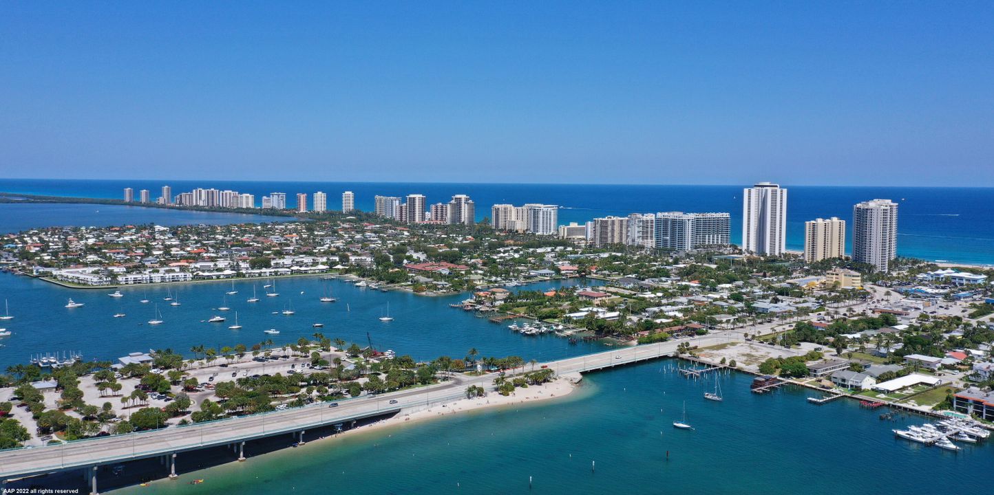 出租: $12,500 (2 贝兹, 2 浴室, 1143 平方英尺)