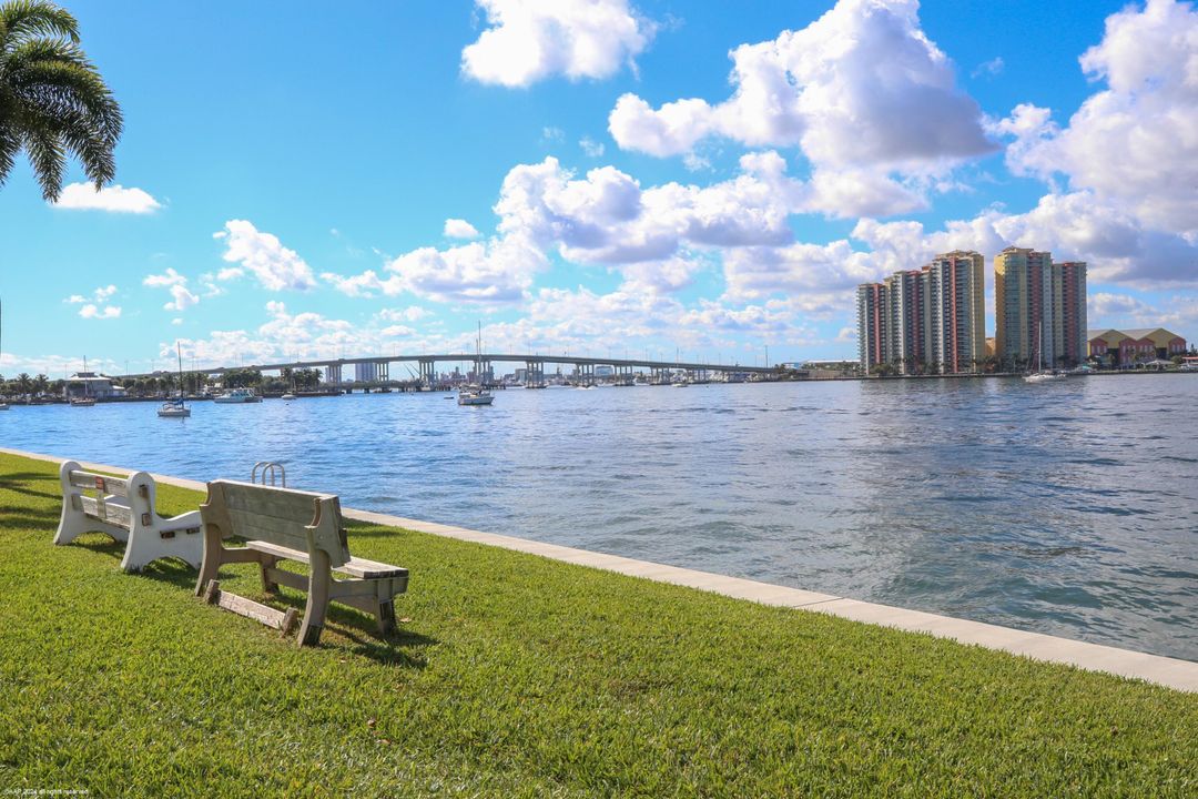 出租: $12,500 (2 贝兹, 2 浴室, 1143 平方英尺)