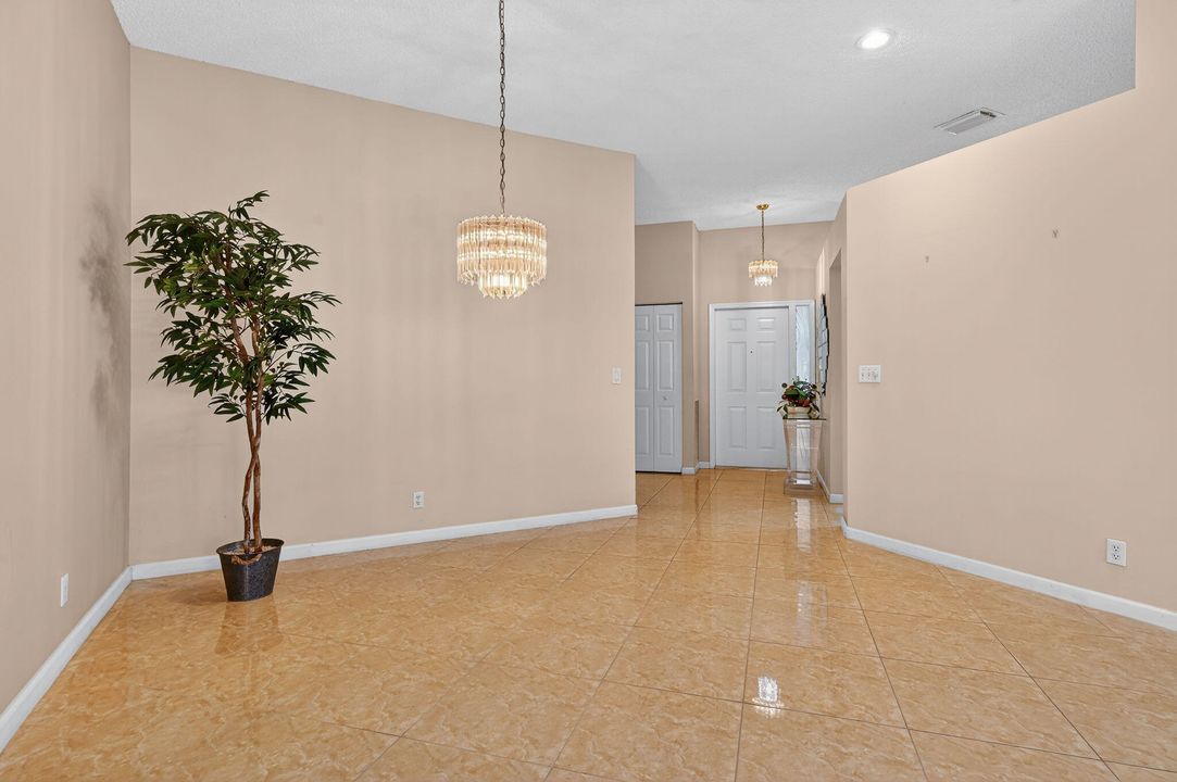 Active With Contract: $397,500 (3 beds, 2 baths, 1752 Square Feet)