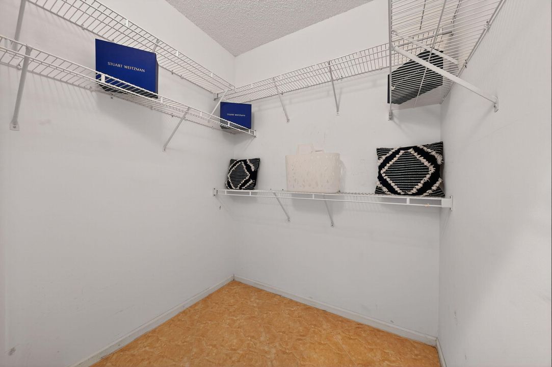 Active With Contract: $397,500 (3 beds, 2 baths, 1752 Square Feet)