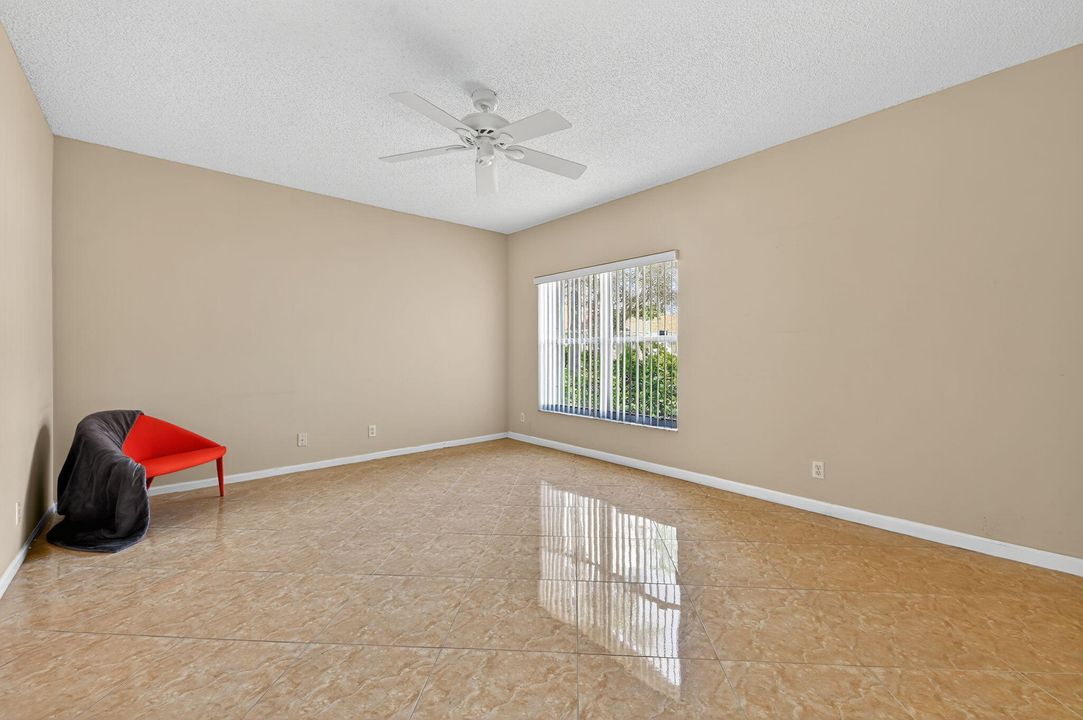 Active With Contract: $397,500 (3 beds, 2 baths, 1752 Square Feet)