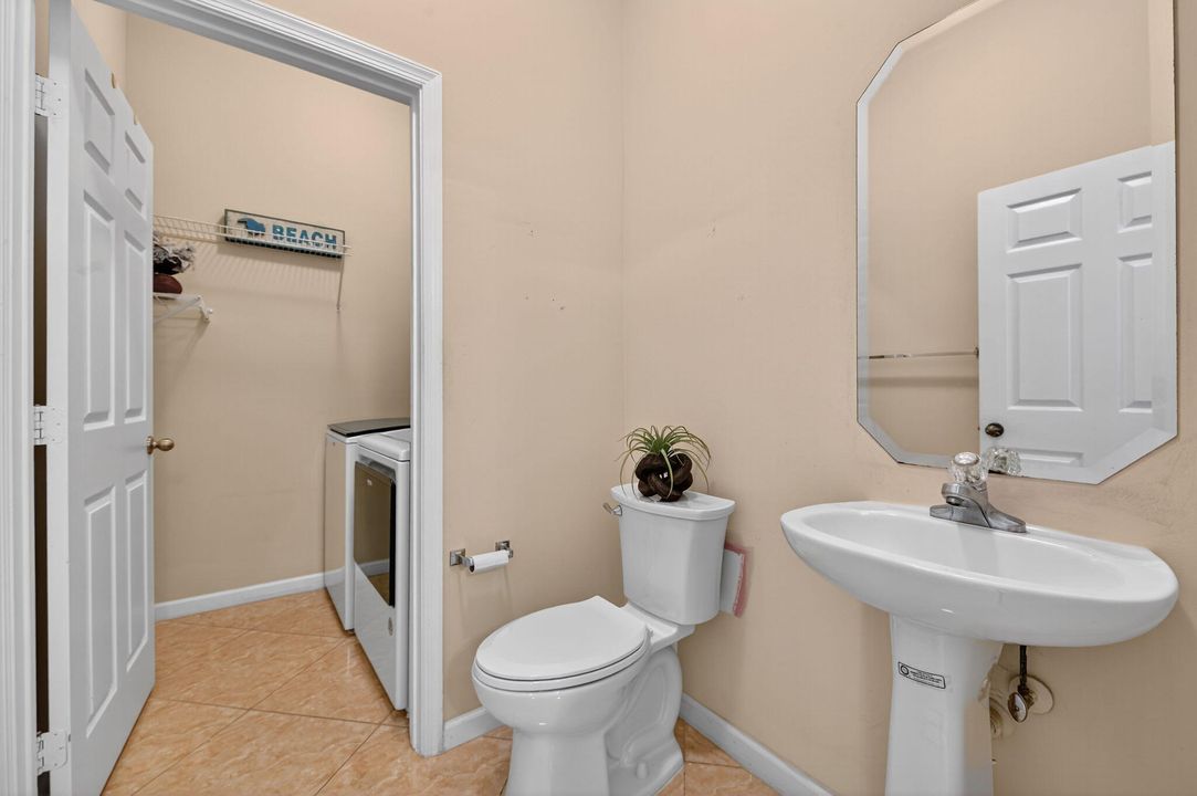 Active With Contract: $397,500 (3 beds, 2 baths, 1752 Square Feet)