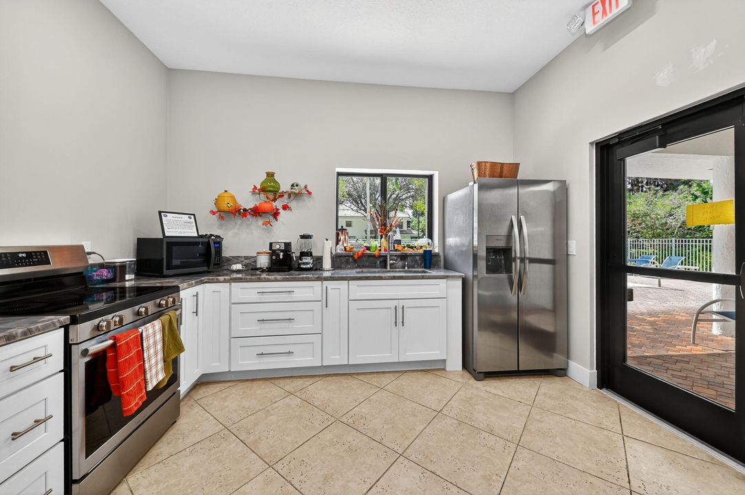 Active With Contract: $397,500 (3 beds, 2 baths, 1752 Square Feet)