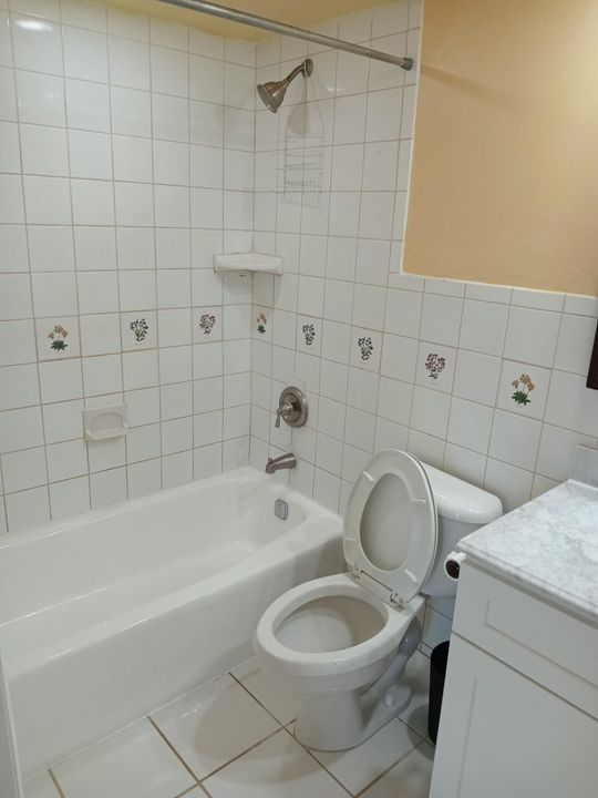 合同活跃: $2,000 (2 贝兹, 2 浴室, 847 平方英尺)