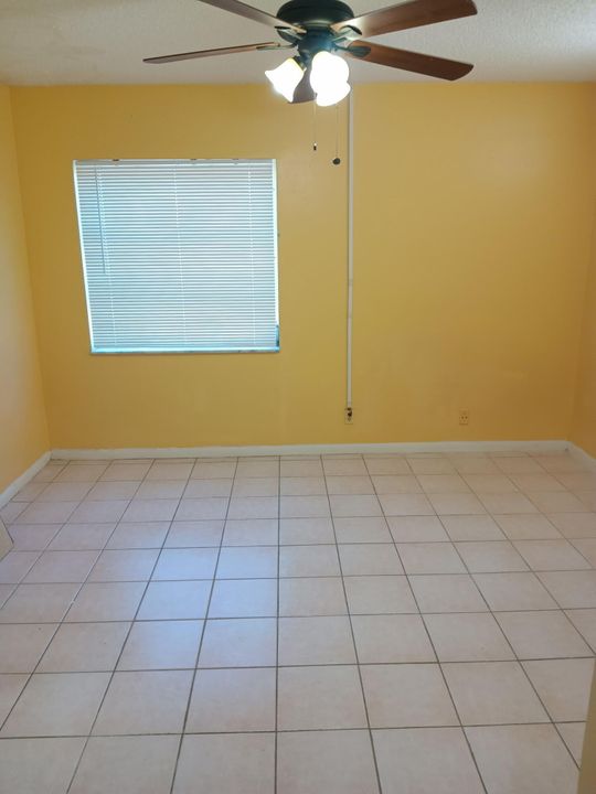 合同活跃: $2,000 (2 贝兹, 2 浴室, 847 平方英尺)