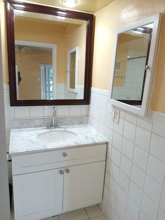 合同活跃: $2,000 (2 贝兹, 2 浴室, 847 平方英尺)