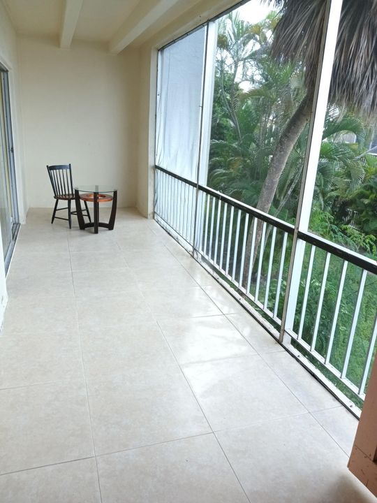 合同活跃: $2,000 (2 贝兹, 2 浴室, 847 平方英尺)