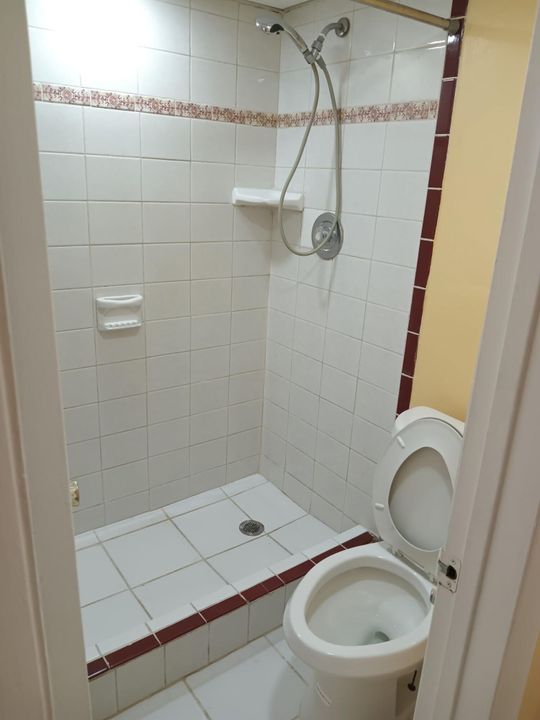 合同活跃: $2,000 (2 贝兹, 2 浴室, 847 平方英尺)