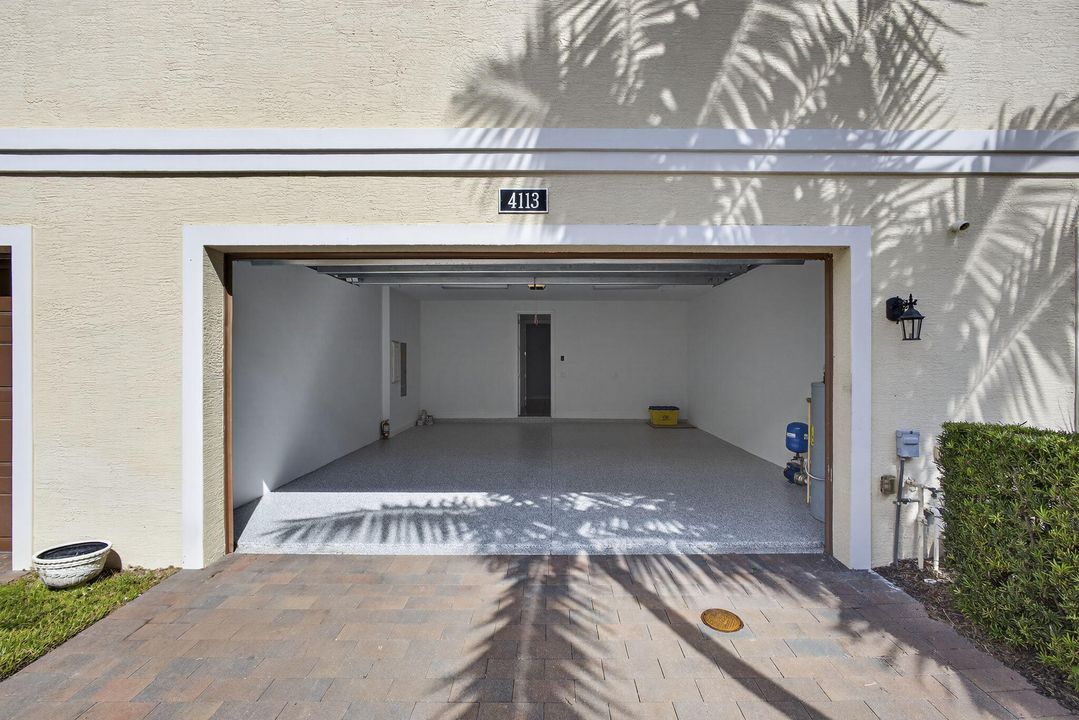 Под контрактом: $4,750 (4 спален, 3 ванн, 2252 Квадратных фут)