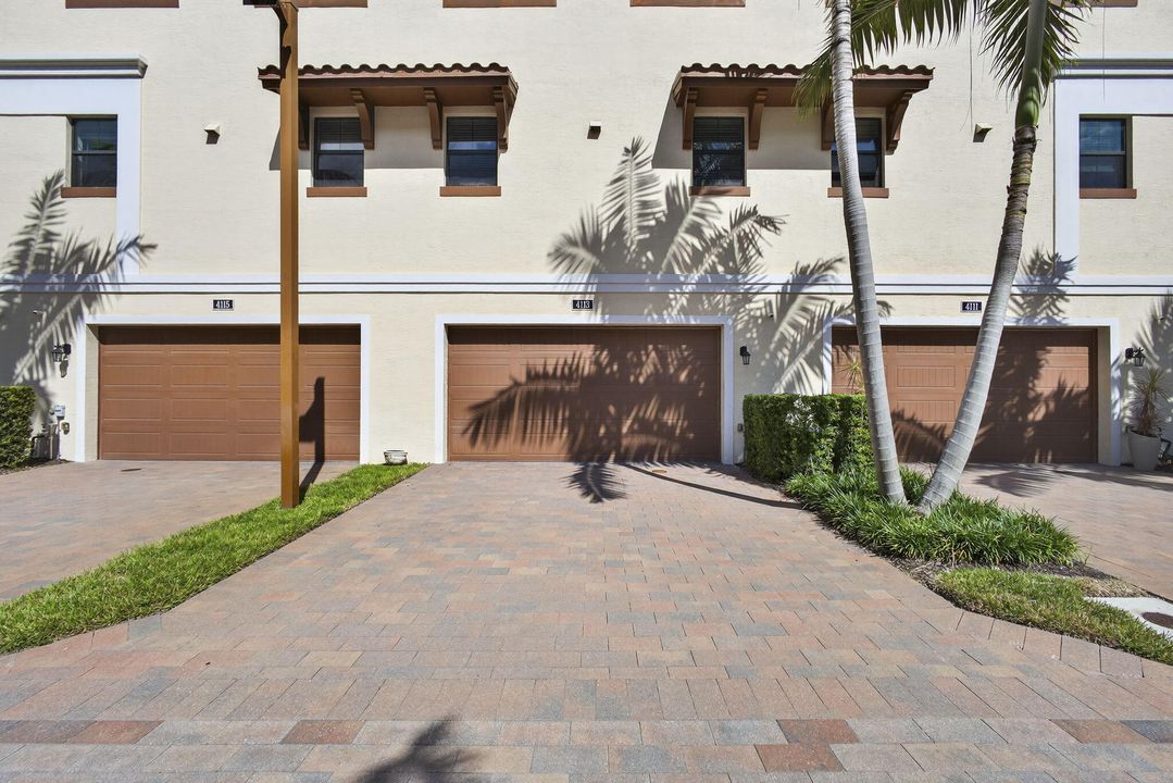 Под контрактом: $4,750 (4 спален, 3 ванн, 2252 Квадратных фут)