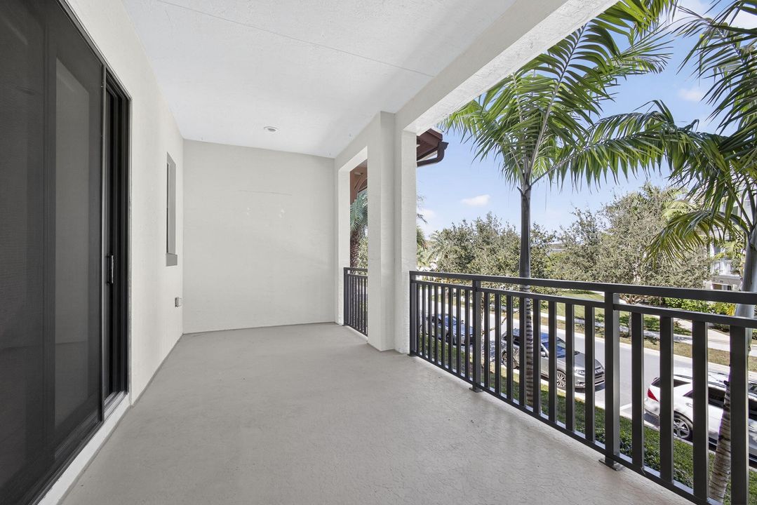 Под контрактом: $4,750 (4 спален, 3 ванн, 2252 Квадратных фут)