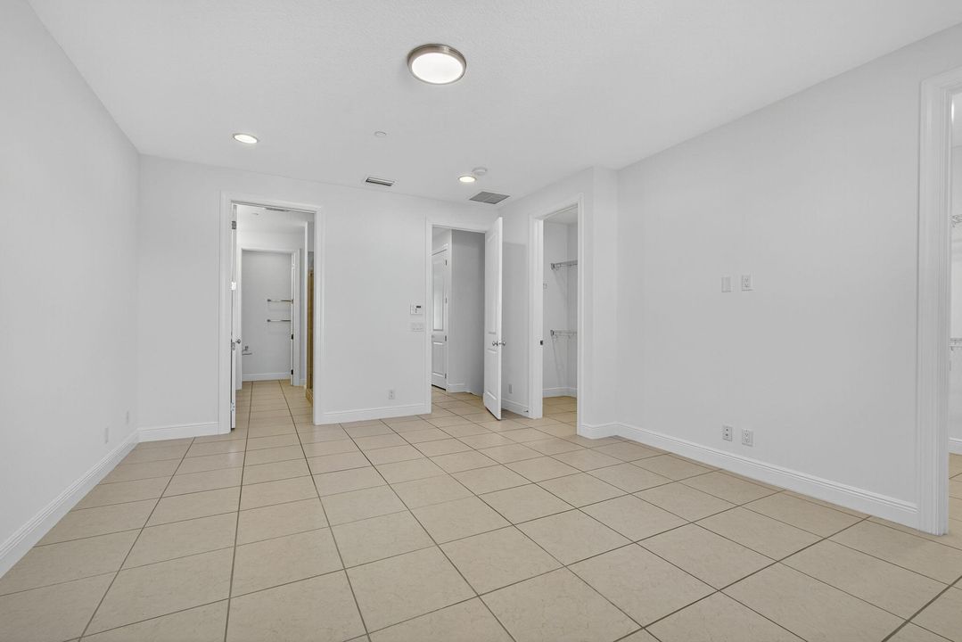 Под контрактом: $4,750 (4 спален, 3 ванн, 2252 Квадратных фут)