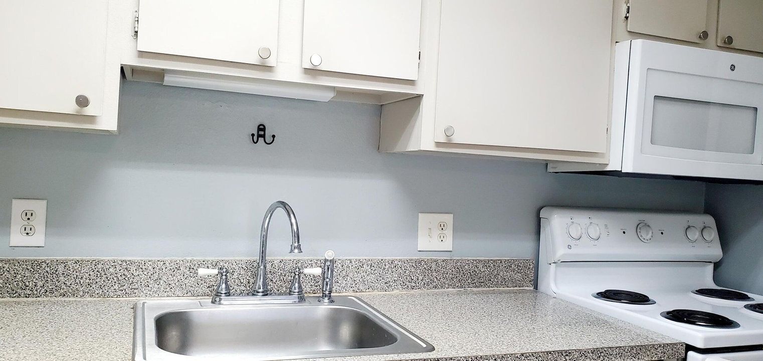 待售: $139,000 (1 贝兹, 1 浴室, 550 平方英尺)