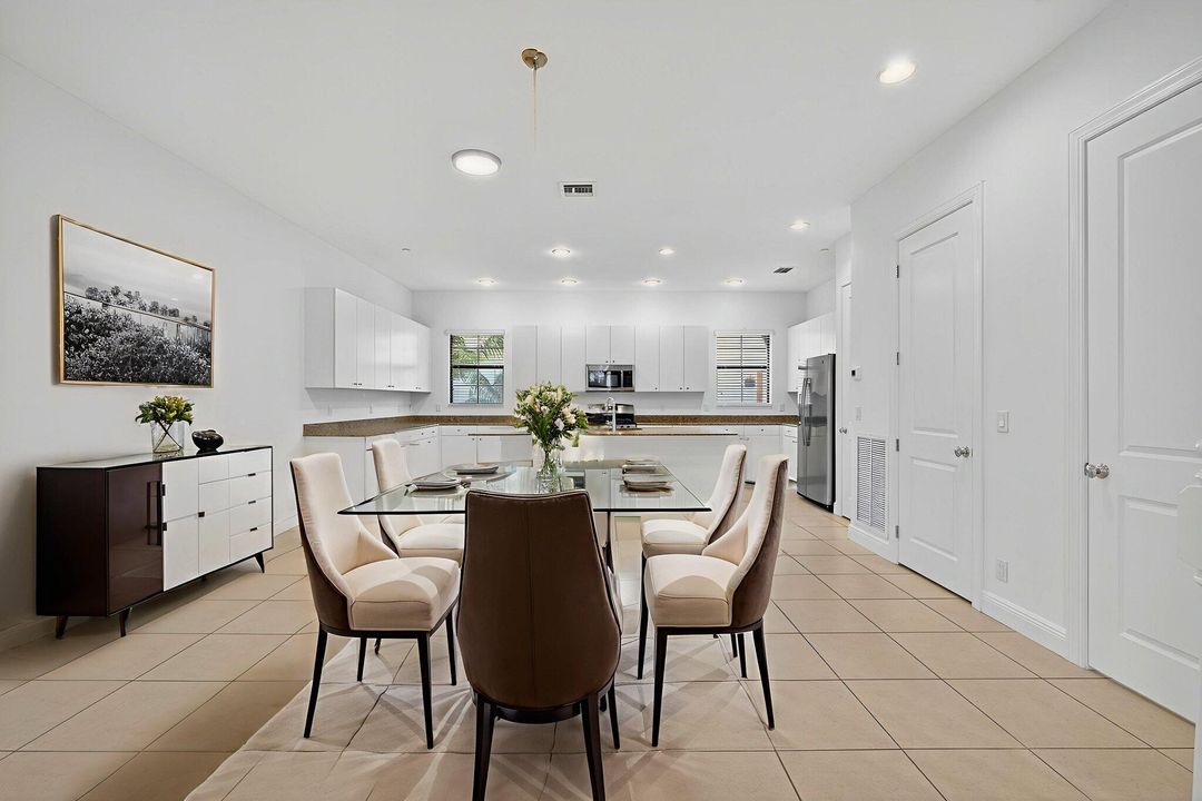 Под контрактом: $4,750 (4 спален, 3 ванн, 2252 Квадратных фут)