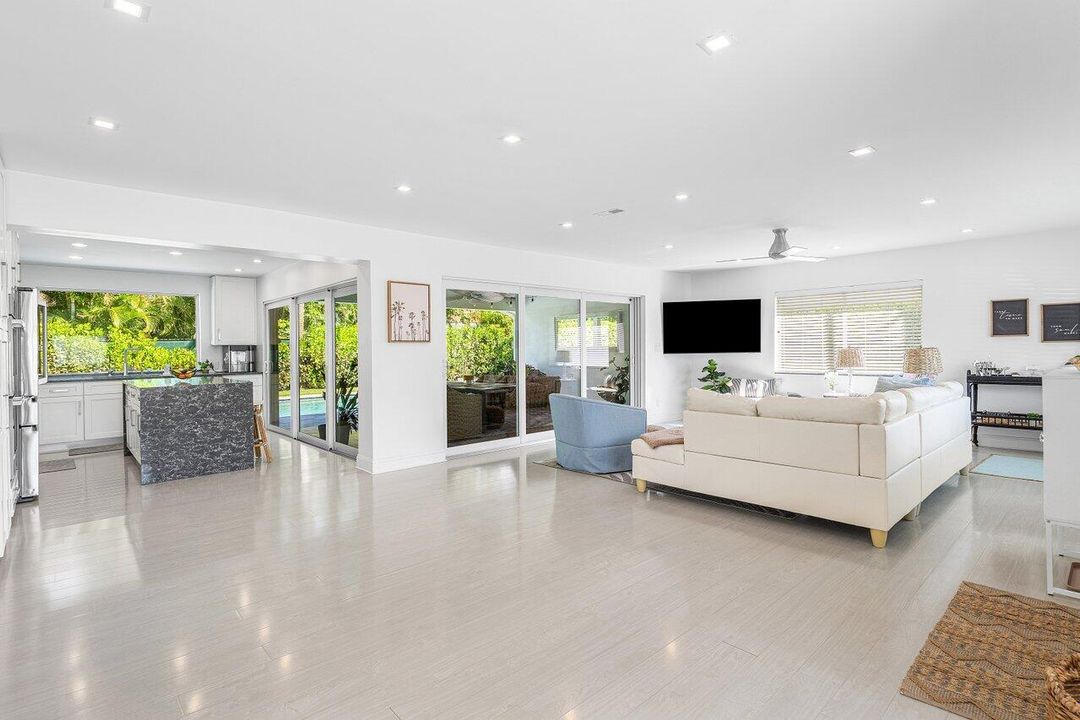 For Sale: $899,900 (3 beds, 2 baths, 2118 Square Feet)